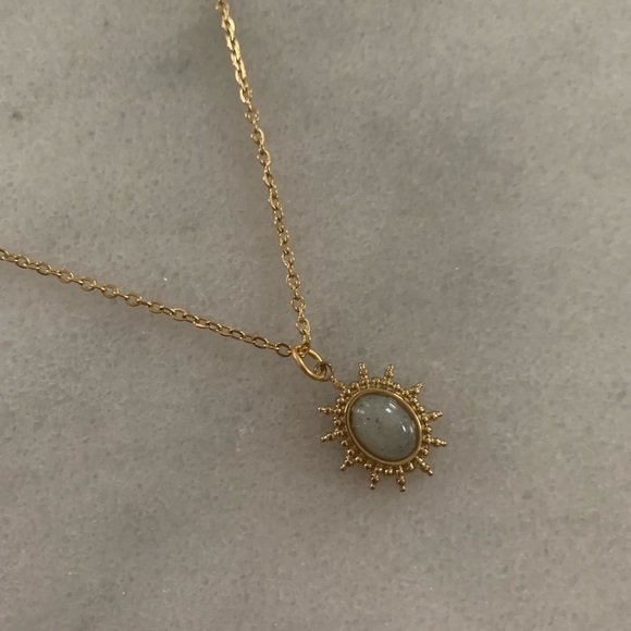 Modest Lu Jewelry - Gold Vintage Style Star Burst Pendant Necklace Brand New